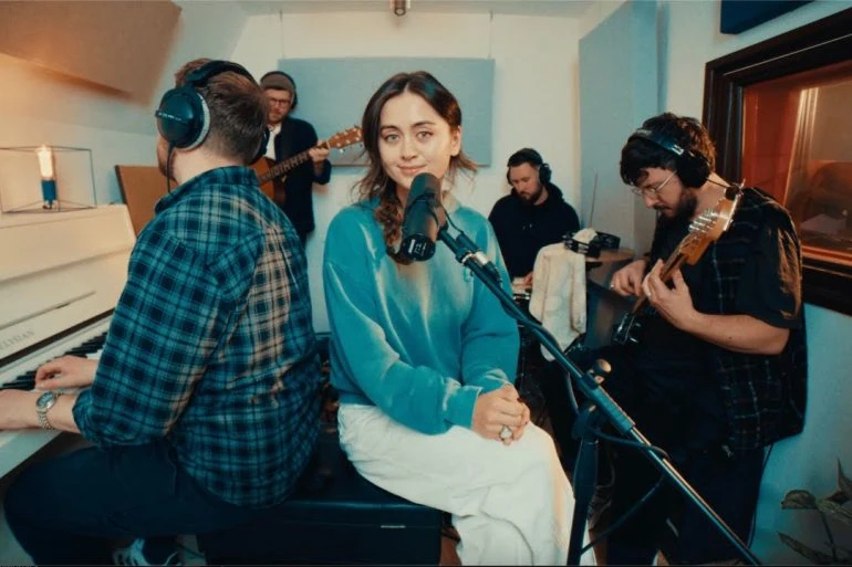 Jasmine Thompson dévoile Try To Wait 6 Jasmine Thompson dévoile Try To Wait