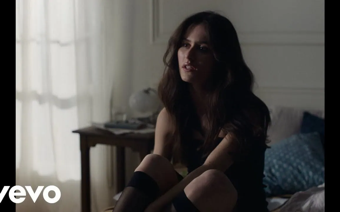 Jeanne dévoile le clip de Respire fort, son premier single 1 Jeanne dévoile le clip de Respire fort, son premier single