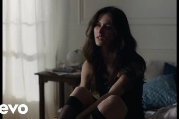 Jeanne dévoile le clip de Respire fort, son premier single 17 Jeanne dévoile le clip de Respire fort, son premier single