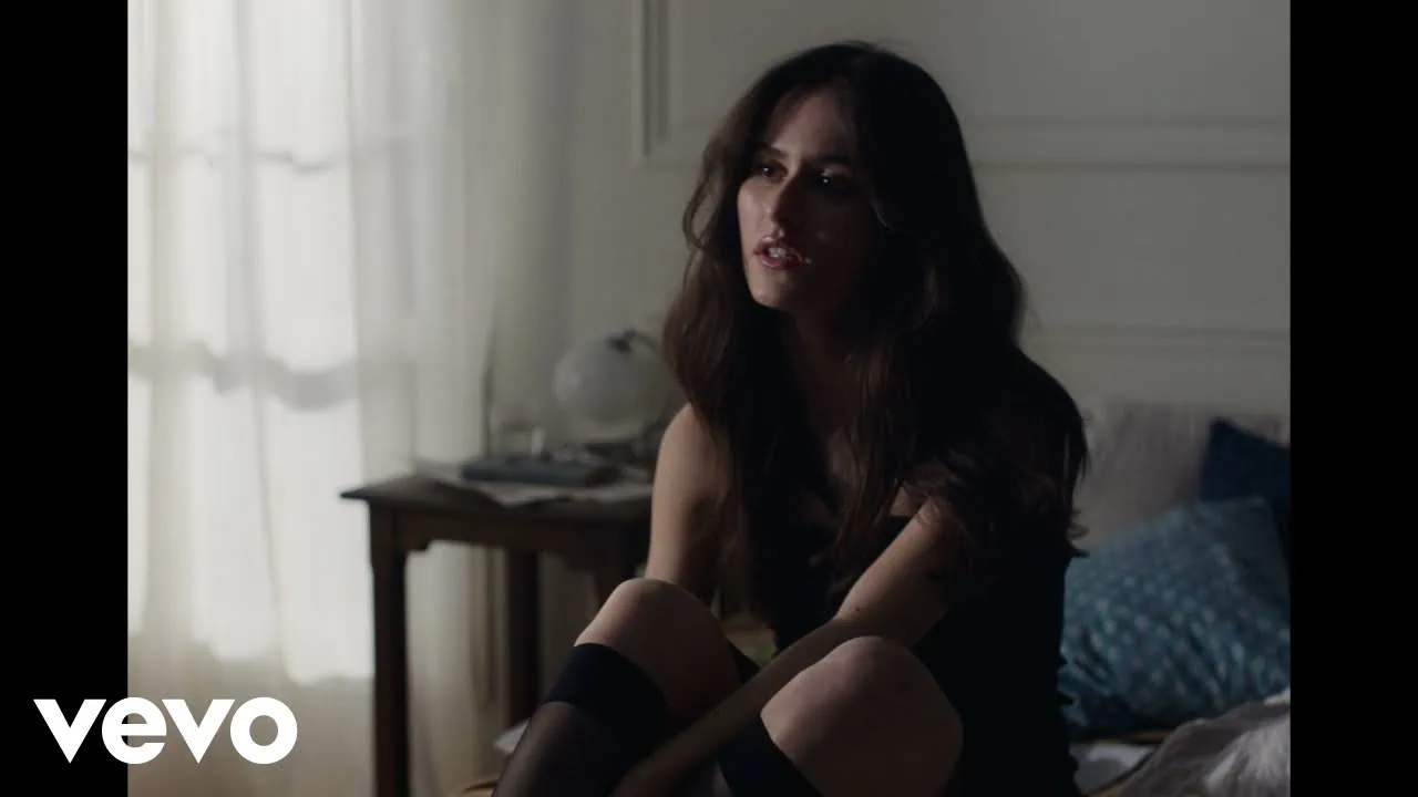 Jeanne dévoile le clip de Respire fort, son premier single 4 Jeanne dévoile le clip de Respire fort, son premier single