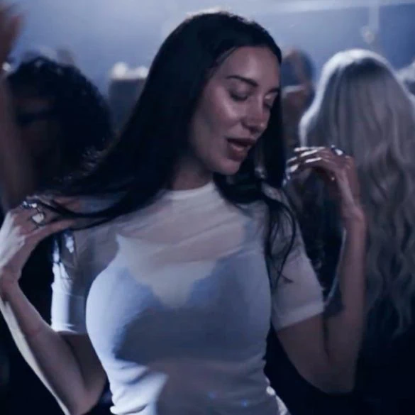 John Summit & Julia Wolf dévoilent WITH ME, single house émouvant 2 John Summit & Julia Wolf dévoilent WITH ME, single house émouvant