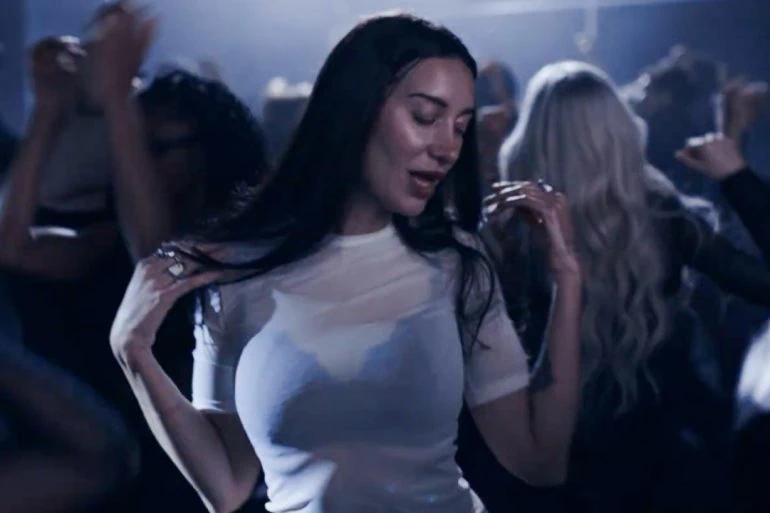 John Summit & Julia Wolf dévoilent WITH ME, single house émouvant 14 John Summit & Julia Wolf dévoilent WITH ME, single house émouvant