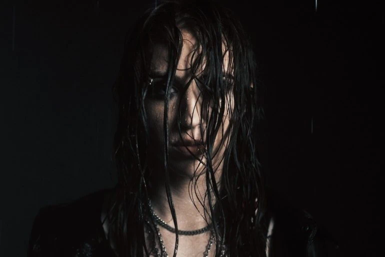 Kami Kehoe dévoile HEARTLESS, clip introspectif 6 Kami Kehoe dévoile HEARTLESS, clip introspectif