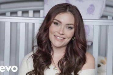 Kylie Morgan dévoile Like My Own, hymne aux bonus moms 3 Kylie Morgan dévoile Like My Own, hymne aux bonus moms