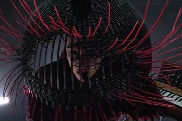 Lady Gaga dévoile Abracadabra live aux Grammys 2026 12 Lady Gaga dévoile Abracadabra live aux Grammys 2026