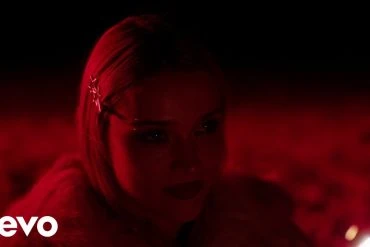 Lolo Zouaï sort Holding On, extrait de Reverie 4 Lolo Zouaï sort Holding On, extrait de Reverie