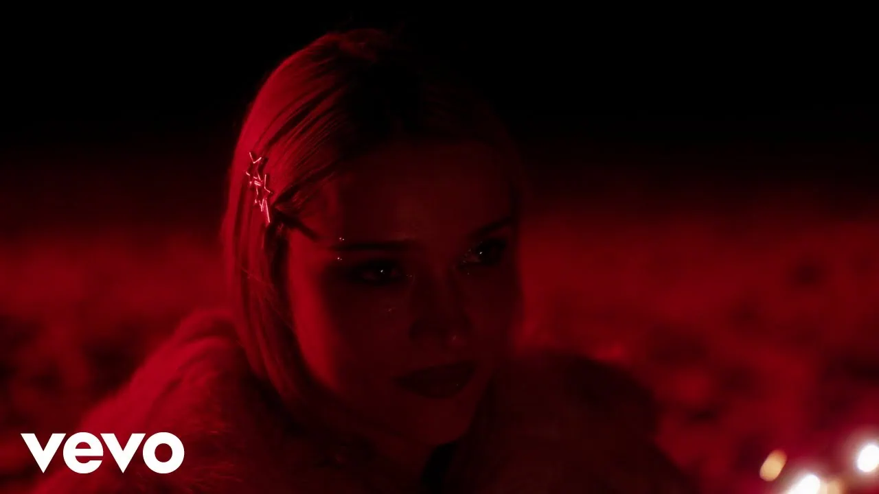 Lolo Zouaï sort Holding On, extrait de Reverie 4 Lolo Zouaï sort Holding On, extrait de Reverie