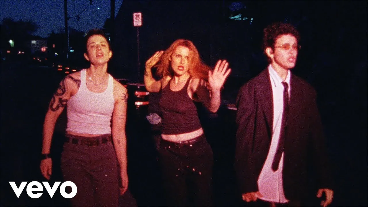 MUNA dévoile Dancing On The Wall, extrait de son album du 8 mai 4 MUNA dévoile Dancing On The Wall, extrait de son album du 8 mai