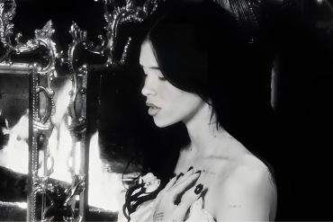 Nessa Barrett dévoile Stay With Me, extrait de Jesus Loves a Primadonna 14 Nessa Barrett dévoile Stay With Me, extrait de Jesus Loves a Primadonna