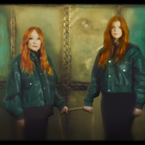 Tori Amos dévoile In Times Of Dragons (Stronger Together) 19 Tori Amos dévoile In Times Of Dragons (Stronger Together)