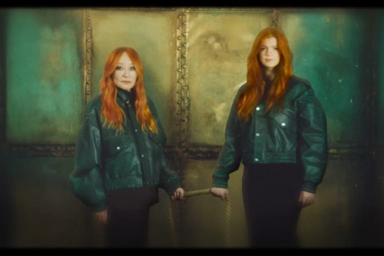 Tori Amos dévoile In Times Of Dragons (Stronger Together) 14 Tori Amos dévoile In Times Of Dragons (Stronger Together)