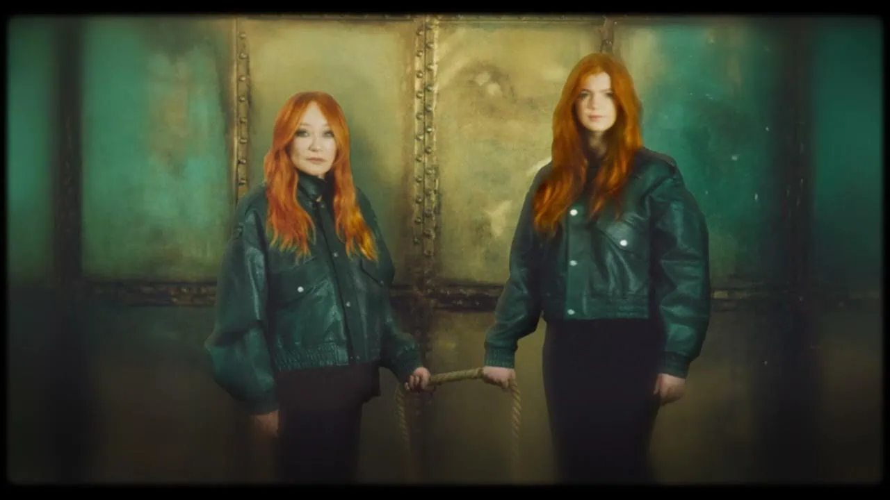 Tori Amos dévoile In Times Of Dragons (Stronger Together) 4 Tori Amos dévoile In Times Of Dragons (Stronger Together)