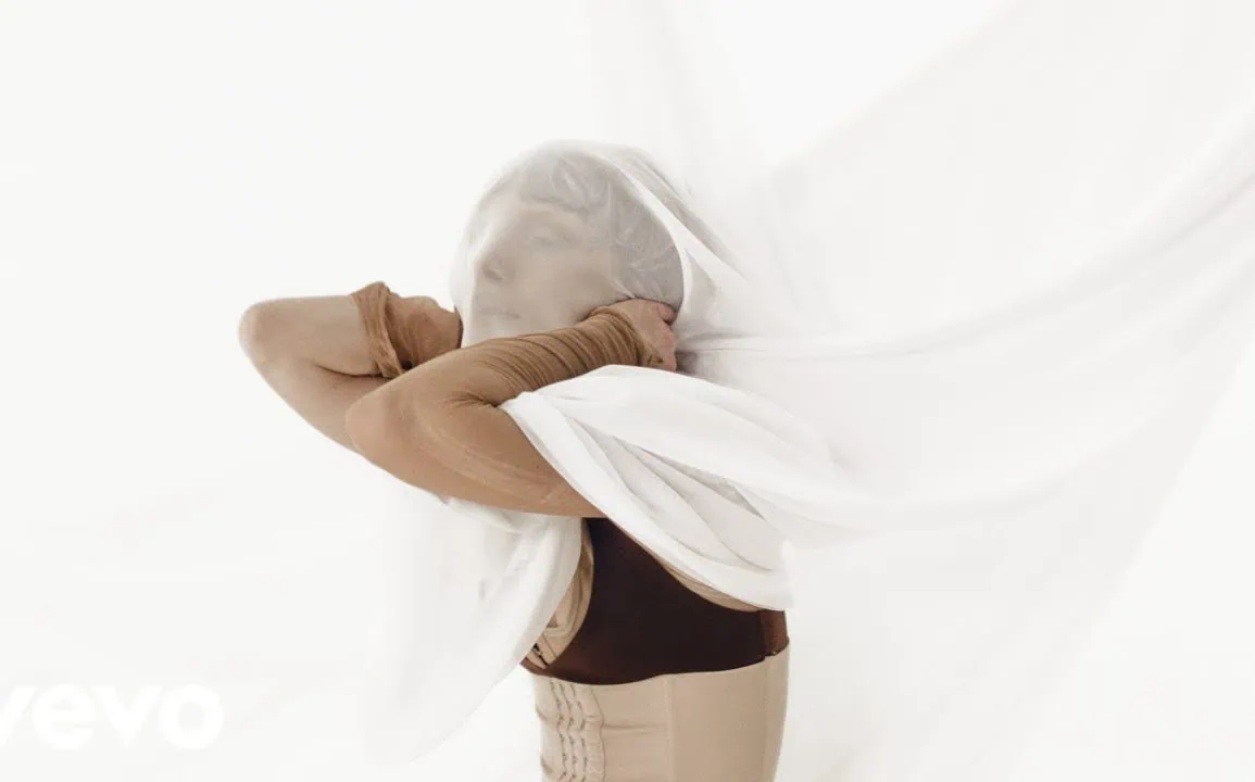 Zélie dévoile CE CORPS, extrait de Le Cœur et sa Dictature 1 Zélie dévoile CE CORPS, extrait de Le Cœur et sa Dictature