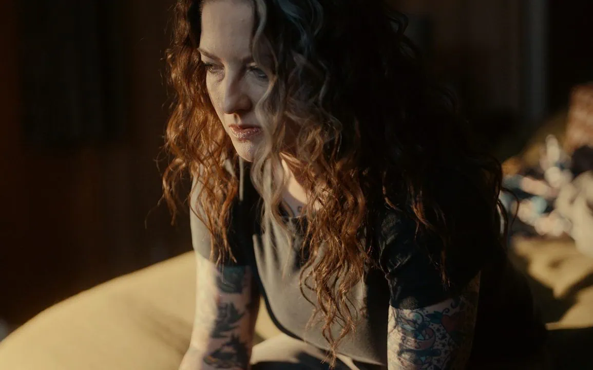Ashley McBryde dévoile Bottle Tells Me So, extrait de Wild 1 Ashley McBryde dévoile Bottle Tells Me So, extrait de Wild