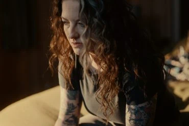Ashley McBryde dévoile Bottle Tells Me So, extrait de Wild 11 Ashley McBryde dévoile Bottle Tells Me So, extrait de Wild