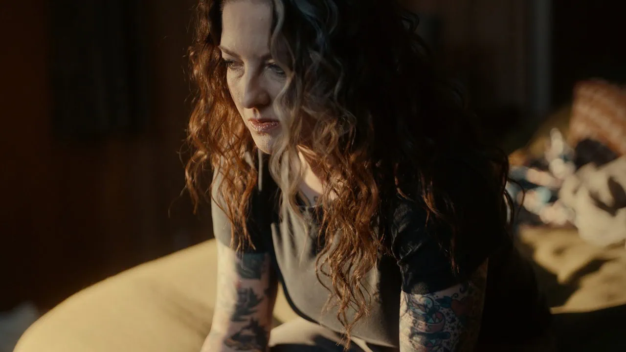 Ashley McBryde dévoile Bottle Tells Me So, extrait de Wild 4 Ashley McBryde dévoile Bottle Tells Me So, extrait de Wild