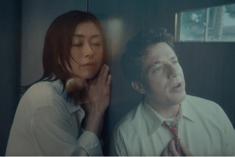 Charlie Puth dévoile Home feat. Hikaru Utada, extrait de Whatever's Clever! 6 Charlie Puth dévoile Home feat. Hikaru Utada, extrait de Whatever's Clever!