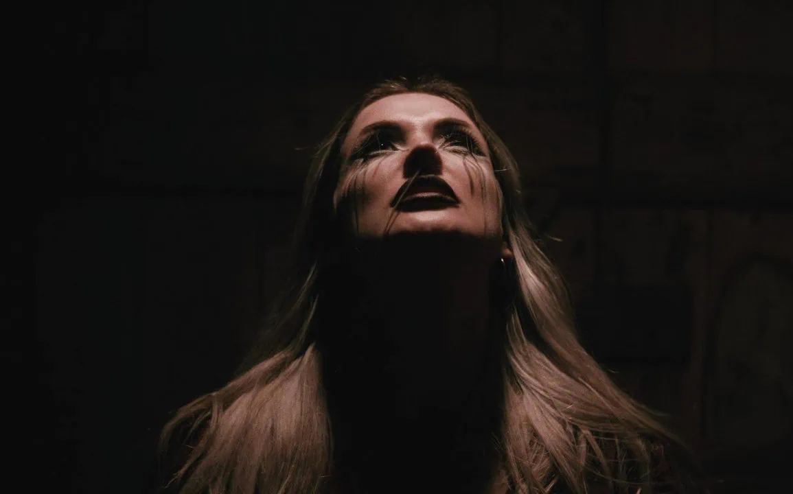 Defacing God dévoile Your Presence Lingers Here, extrait de Darkness Is My Crown 1 Defacing God dévoile Your Presence Lingers Here, extrait de Darkness Is My Crown