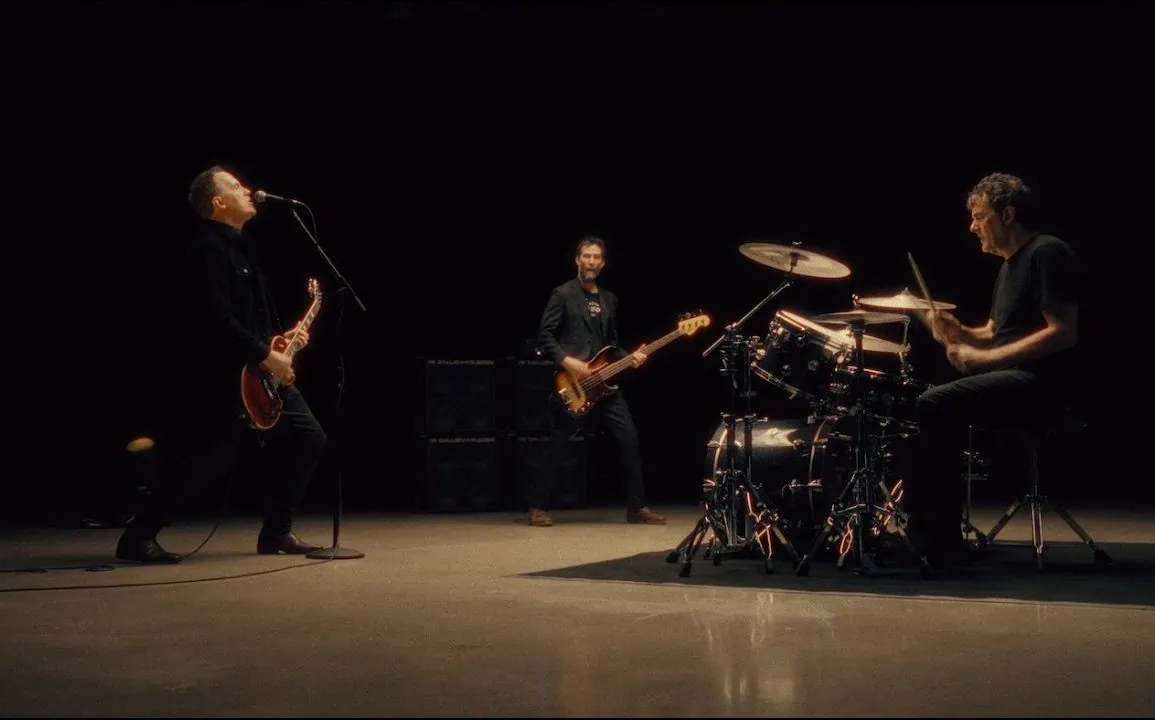 Dogstar dévoile All In Now, extrait de Somewhere Between the Power Lines and Palm Trees avec Keanu Reeves 1 Dogstar dévoile All In Now, extrait de Somewhere Between the Power Lines and Palm Trees avec Keanu Reeves