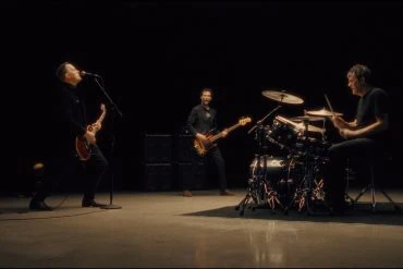 Dogstar dévoile All In Now, extrait de Somewhere Between the Power Lines and Palm Trees avec Keanu Reeves 11 Dogstar dévoile All In Now, extrait de Somewhere Between the Power Lines and Palm Trees avec Keanu Reeves