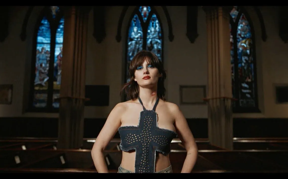 EMELINE dévoile Against The Gates, extrait d'Emotional Virgin 1 EMELINE dévoile Against The Gates, extrait d'Emotional Virgin