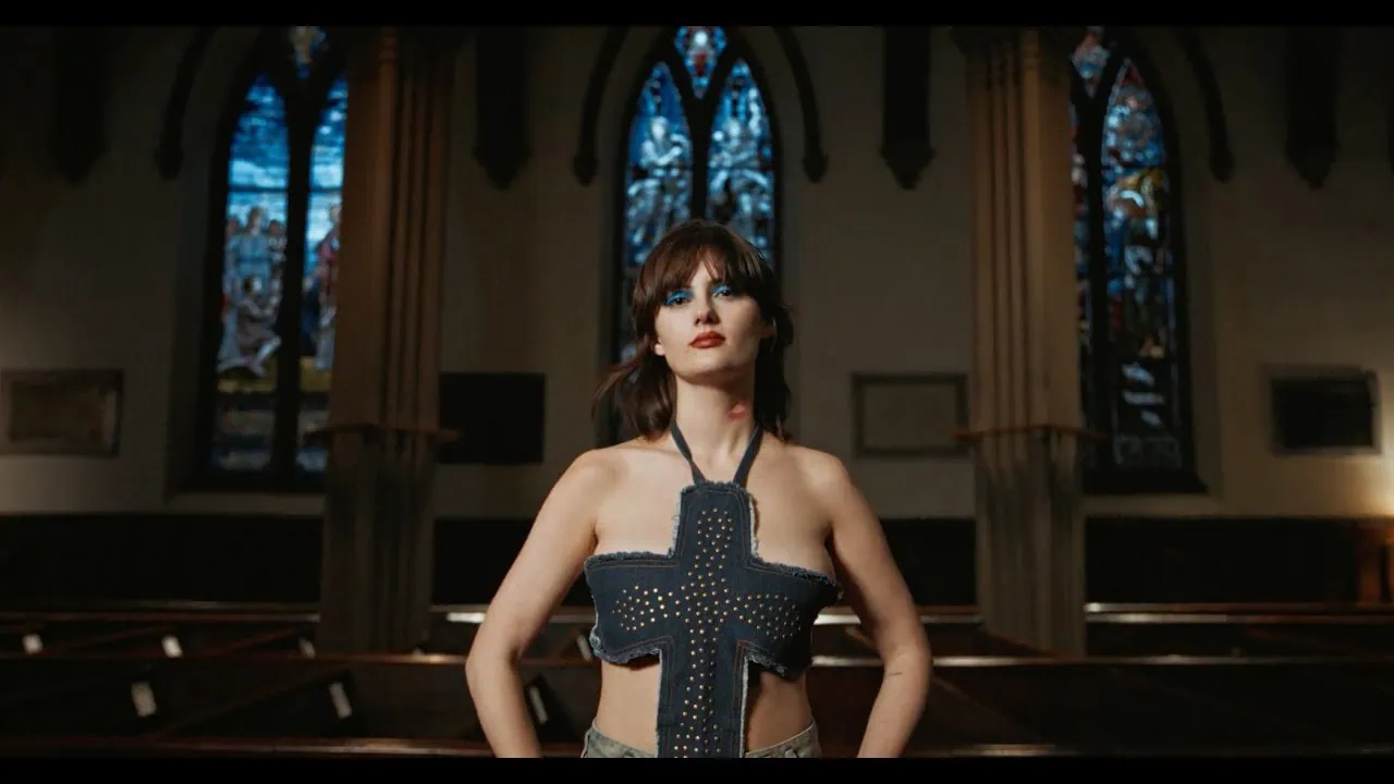 EMELINE dévoile Against The Gates, extrait d'Emotional Virgin 4 EMELINE dévoile Against The Gates, extrait d'Emotional Virgin