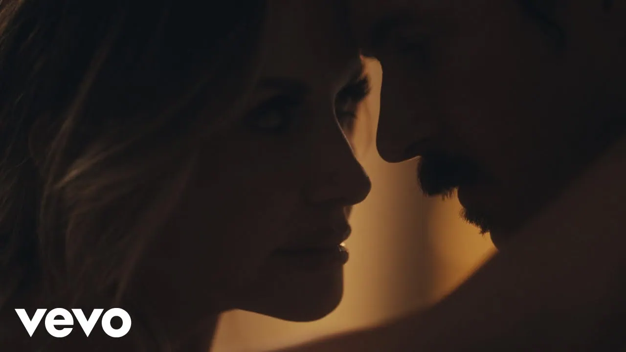 Carly Pearce et Riley Green dévoilent le clip de If I Don't Leave I'm Gonna Stay 4 Carly Pearce et Riley Green dévoilent le clip de If I Don't Leave I'm Gonna Stay