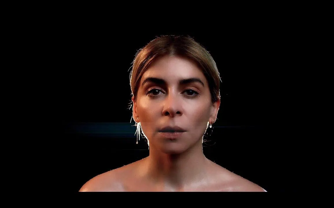 Julie Zenatti dévoile le clip de Plein phare 1 Julie Zenatti dévoile le clip de Plein phare