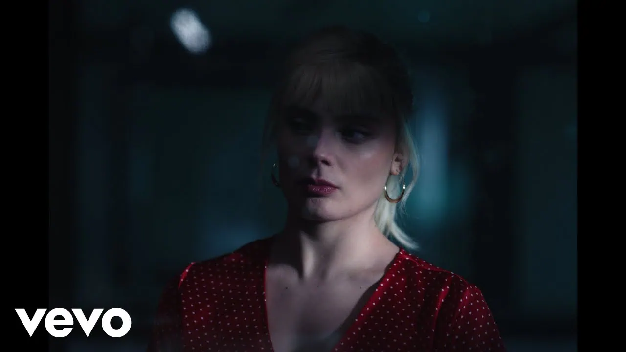 Maëlle dévoile le clip de Lili, extrait de son album Fil Rouge