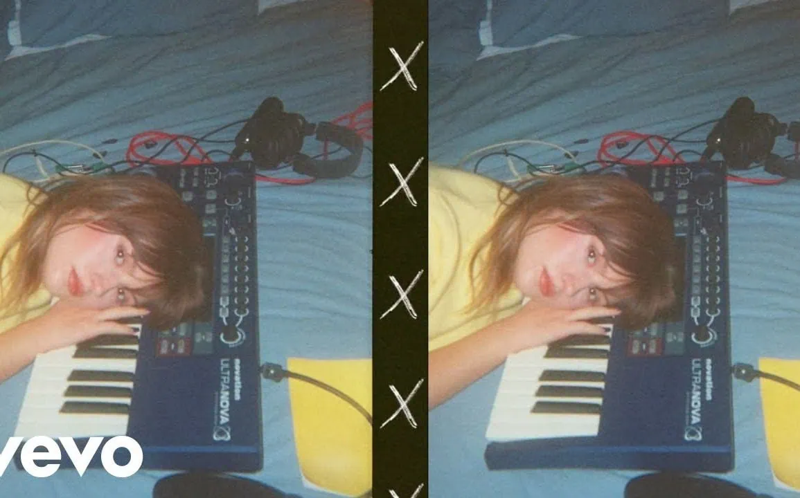 Marine dévoile Escroc, extrait de Cœur maladroit (Deluxe) 1 Marine dévoile Escroc, extrait de Cœur maladroit (Deluxe)