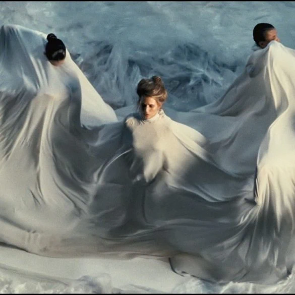 Selah Sue & The Gallands dévoilent Movin’, clip dirigé par Hiba Baddou 2 Selah Sue & The Gallands dévoilent Movin’, clip dirigé par Hiba Baddou