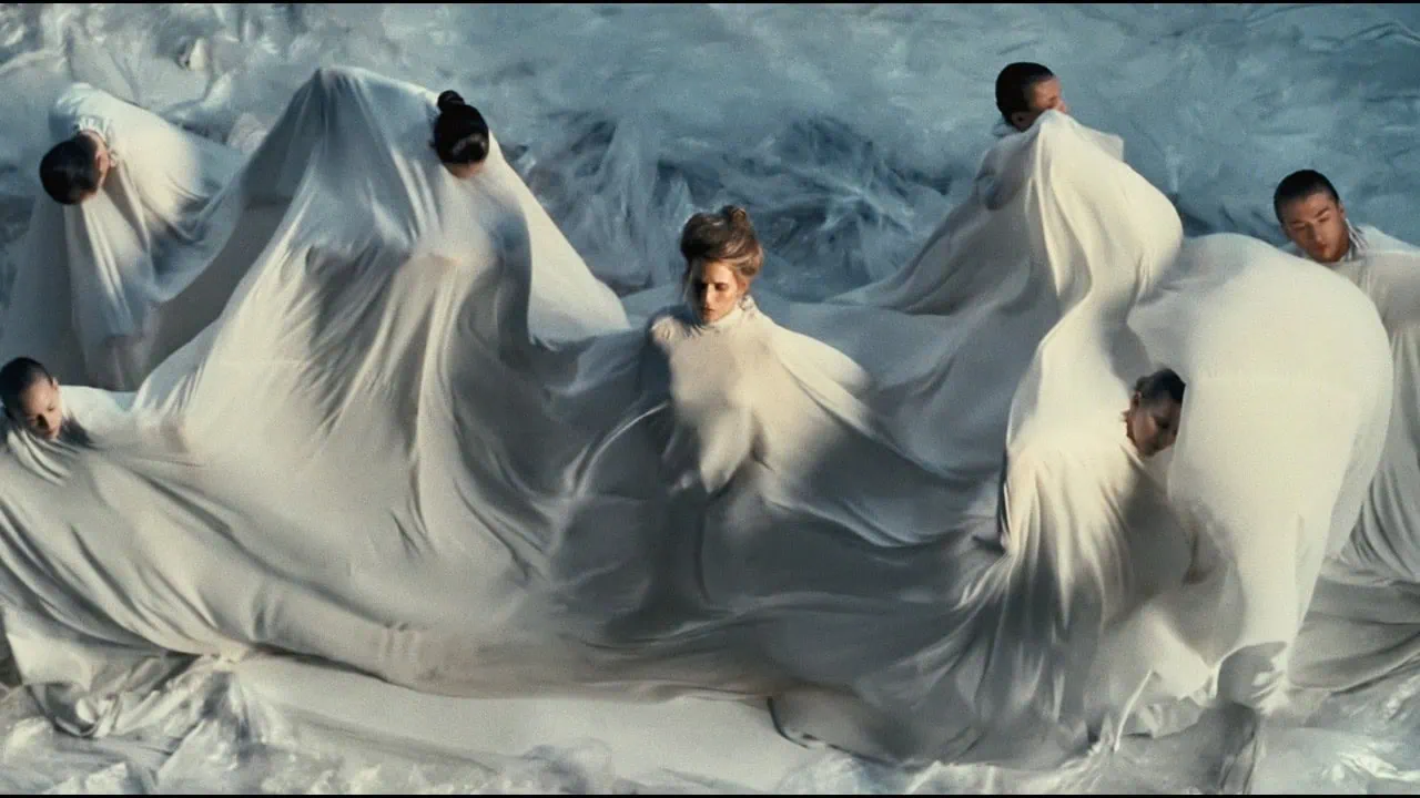 Selah Sue & The Gallands dévoilent Movin’, clip dirigé par Hiba Baddou 4 Selah Sue & The Gallands dévoilent Movin’, clip dirigé par Hiba Baddou