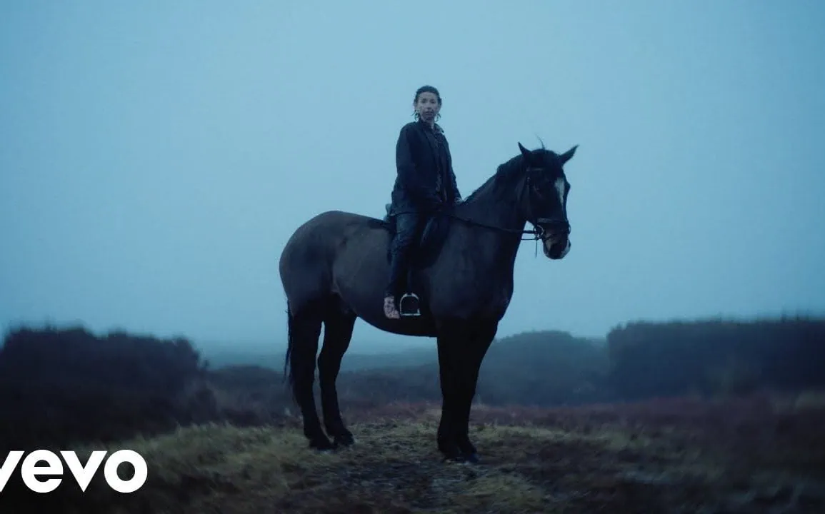 Soda Blonde dévoile le clip de Suit & Tie avant sa tournée US 1 Soda Blonde dévoile le clip de Suit & Tie avant sa tournée US