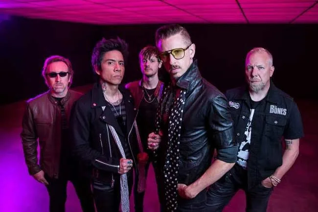 Midnight Transmission : pleine puissance dans les années 80 4 Midnight Transmission : pleine puissance dans les années 80