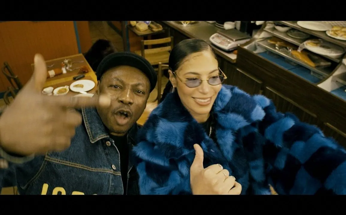 Zaho dévoile Comme Caroline ft. MC Solaar, extrait de Versatile 1 Zaho dévoile Comme Caroline ft. MC Solaar, extrait de Versatile