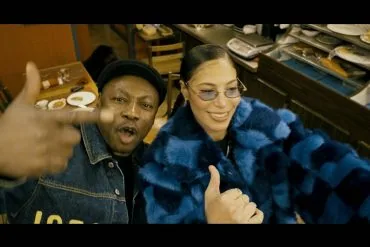 Zaho dévoile Comme Caroline ft. MC Solaar, extrait de Versatile 4 Zaho dévoile Comme Caroline ft. MC Solaar, extrait de Versatile