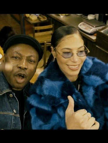 Zaho dévoile Comme Caroline ft. MC Solaar, extrait de Versatile 20 Zaho dévoile Comme Caroline ft. MC Solaar, extrait de Versatile