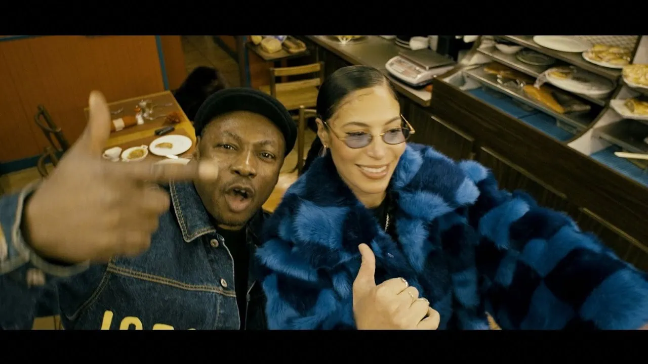 Zaho dévoile Comme Caroline ft. MC Solaar, extrait de Versatile 4 Zaho dévoile Comme Caroline ft. MC Solaar, extrait de Versatile