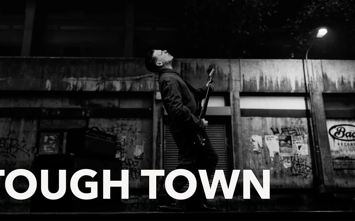 Bryan Adams dévoile le clip de Tough Town pour le Record Store Day 1 Bryan Adams dévoile le clip de Tough Town pour le Record Store Day