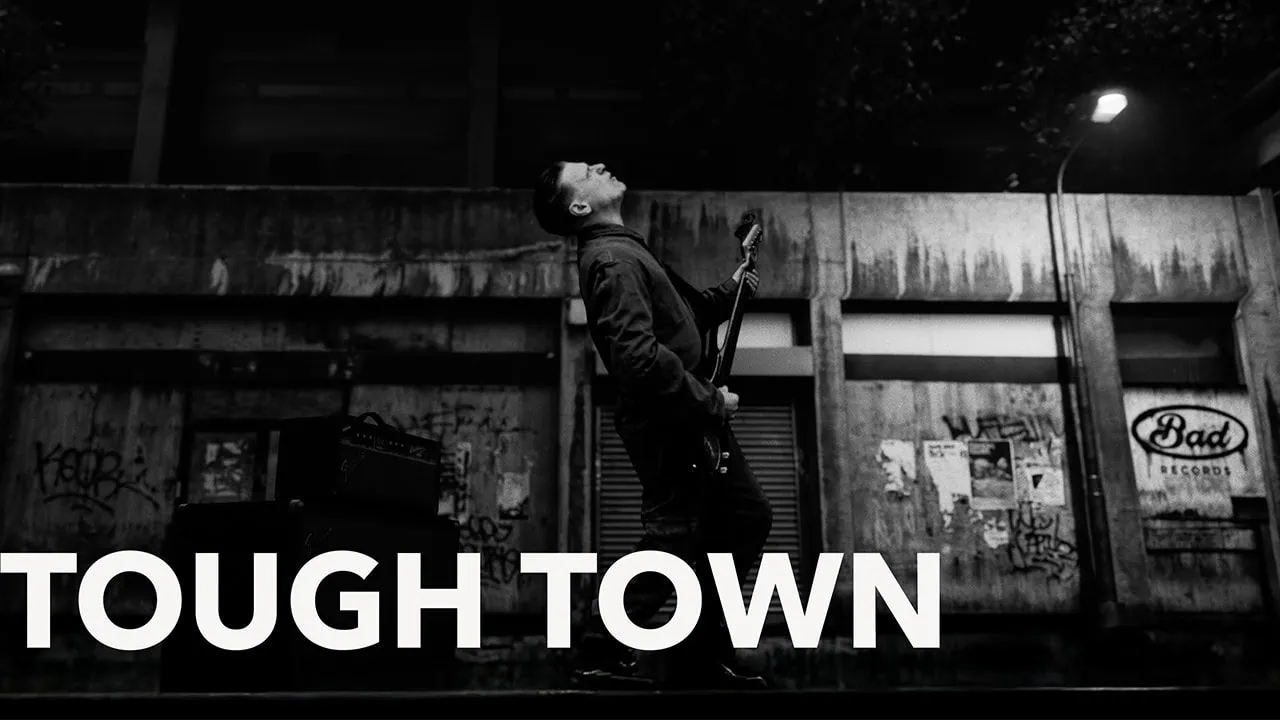 Bryan Adams dévoile le clip de Tough Town pour le Record Store Day 4 Bryan Adams dévoile le clip de Tough Town pour le Record Store Day