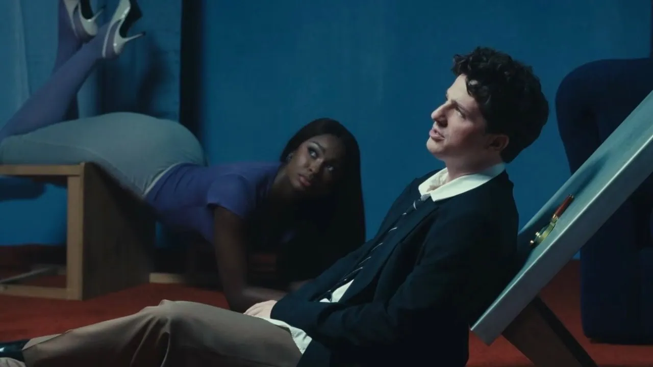 Charlie Puth dévoile le clip de Sideways avec Coco Jones, extrait de Whatever's Clever! 4 Charlie Puth dévoile le clip de Sideways avec Coco Jones, extrait de Whatever's Clever!