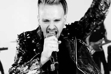 Erik Grönwall dévoile Born to Break, extrait de Bad Bones 10 Erik Grönwall dévoile Born to Break, extrait de Bad Bones