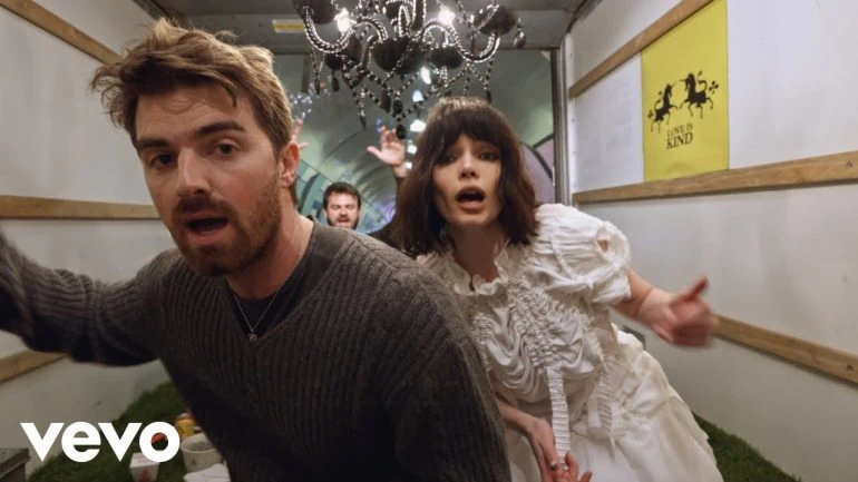 The Chainsmokers et Oaks dévoilent Five Past Three