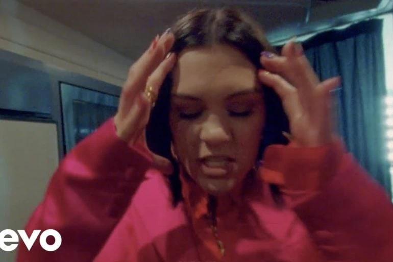 Jessie J dévoile le clip de THREW IT AWAY, extrait de Don't Tease Me With A Good Time 14 Jessie J dévoile le clip de THREW IT AWAY, extrait de Don't Tease Me With A Good Time
