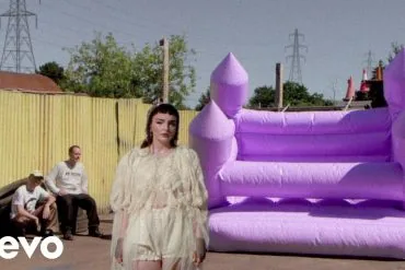 Chvrches a publié le clip d’Overthinker 35 Chvrches a publié le clip d’Overthinker