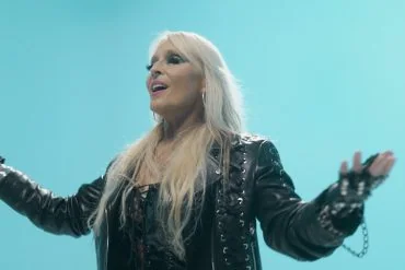 Doro a sorti le clip de You R Not Alone le 16 octobre 34 Doro a sorti le clip de You R Not Alone le 16 octobre