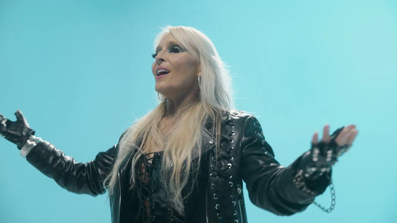 Doro a sorti le clip de You R Not Alone le 16 octobre 3 Miniature du clip de Doro - You R Not Alone
