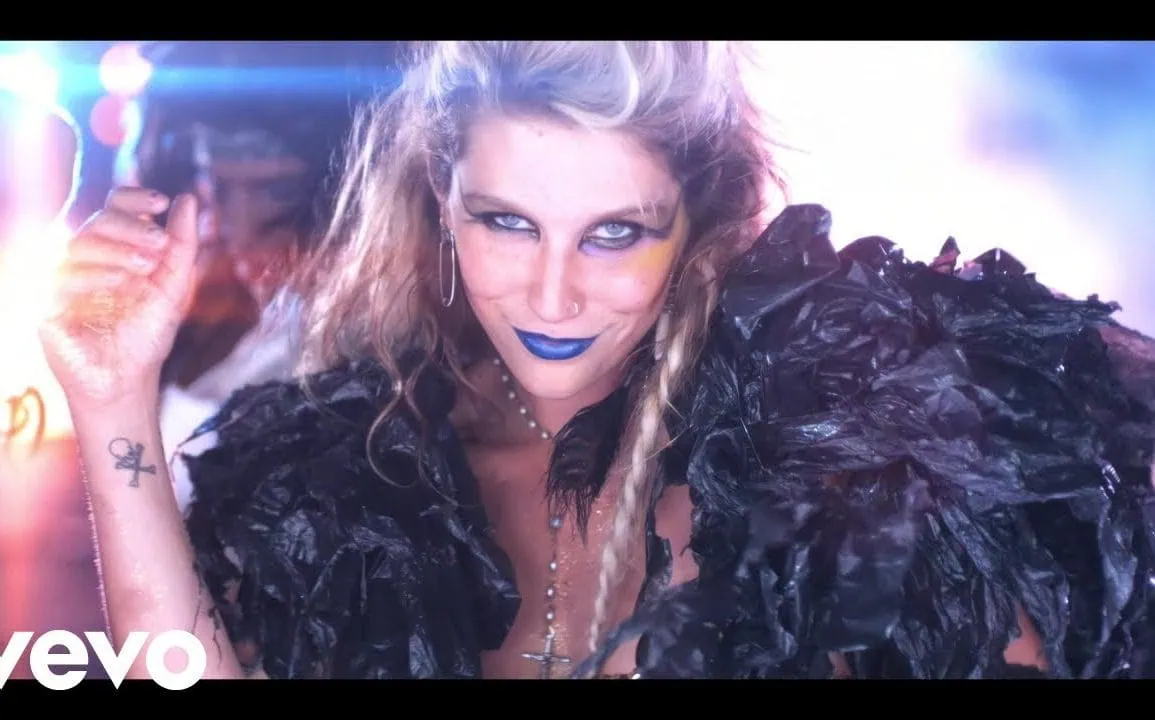 Kesha a sorti le clip de Backstabber
