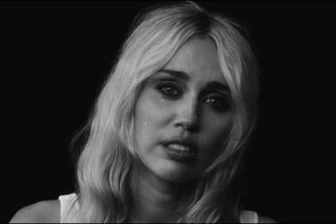 Miley a publié le clip d’Orbit le 19 octobre 34 Miley a publié le clip d’Orbit le 19 octobre