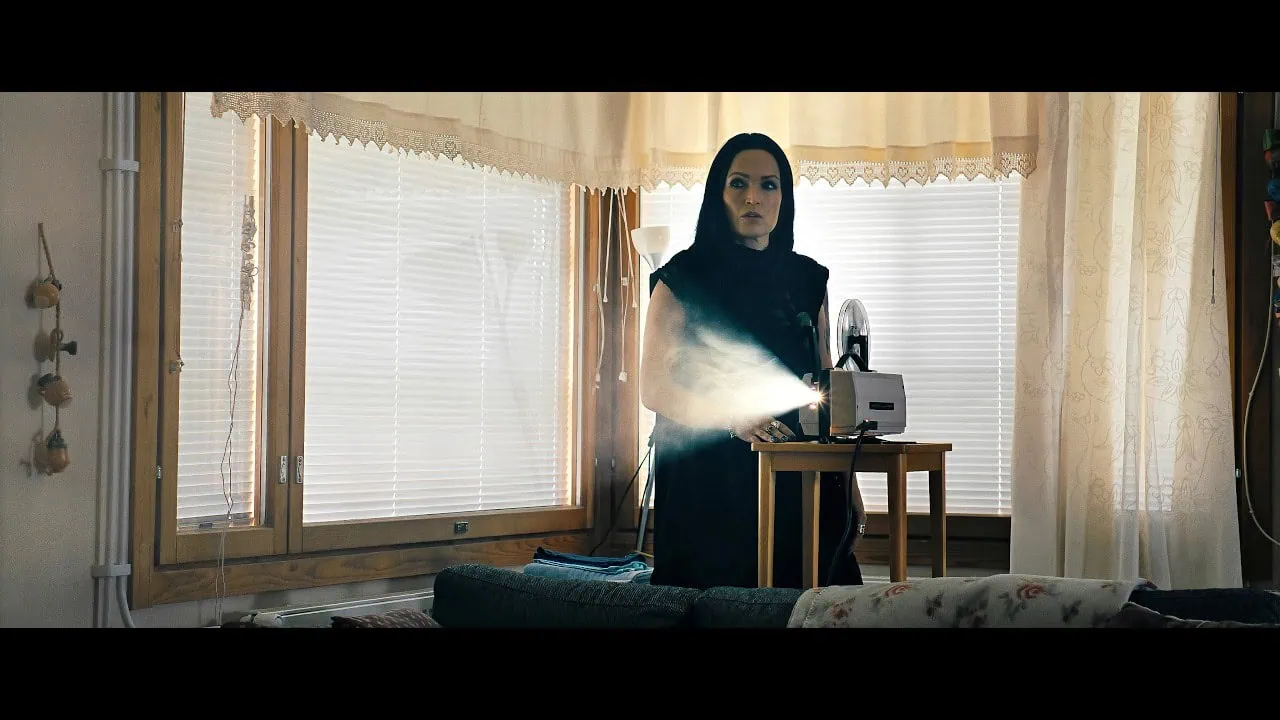 Tarja a sorti Tango feat. Apocalyptica le 15 octobre 3 Miniature du clip de Tarja - Tango feat. Apocalyptica